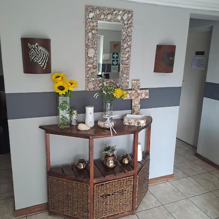 Honey Bee Guesthouse Rustenburg Extérieur photo