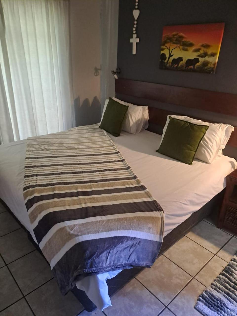 Honey Bee Guesthouse Rustenburg Extérieur photo